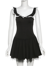 Black Lace Strap Pleated Mini Dress