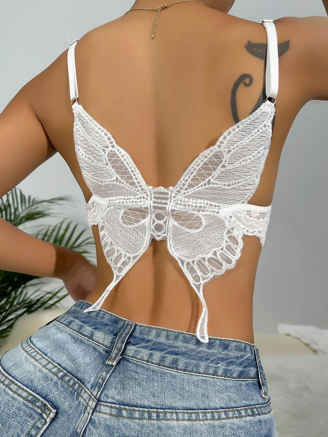 Butterfly Shaped Detail Bow Front Lace Bralette White