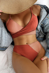 Rotes geripptes Bikinihöschen mit hoher Taille und Farbblockdesign
